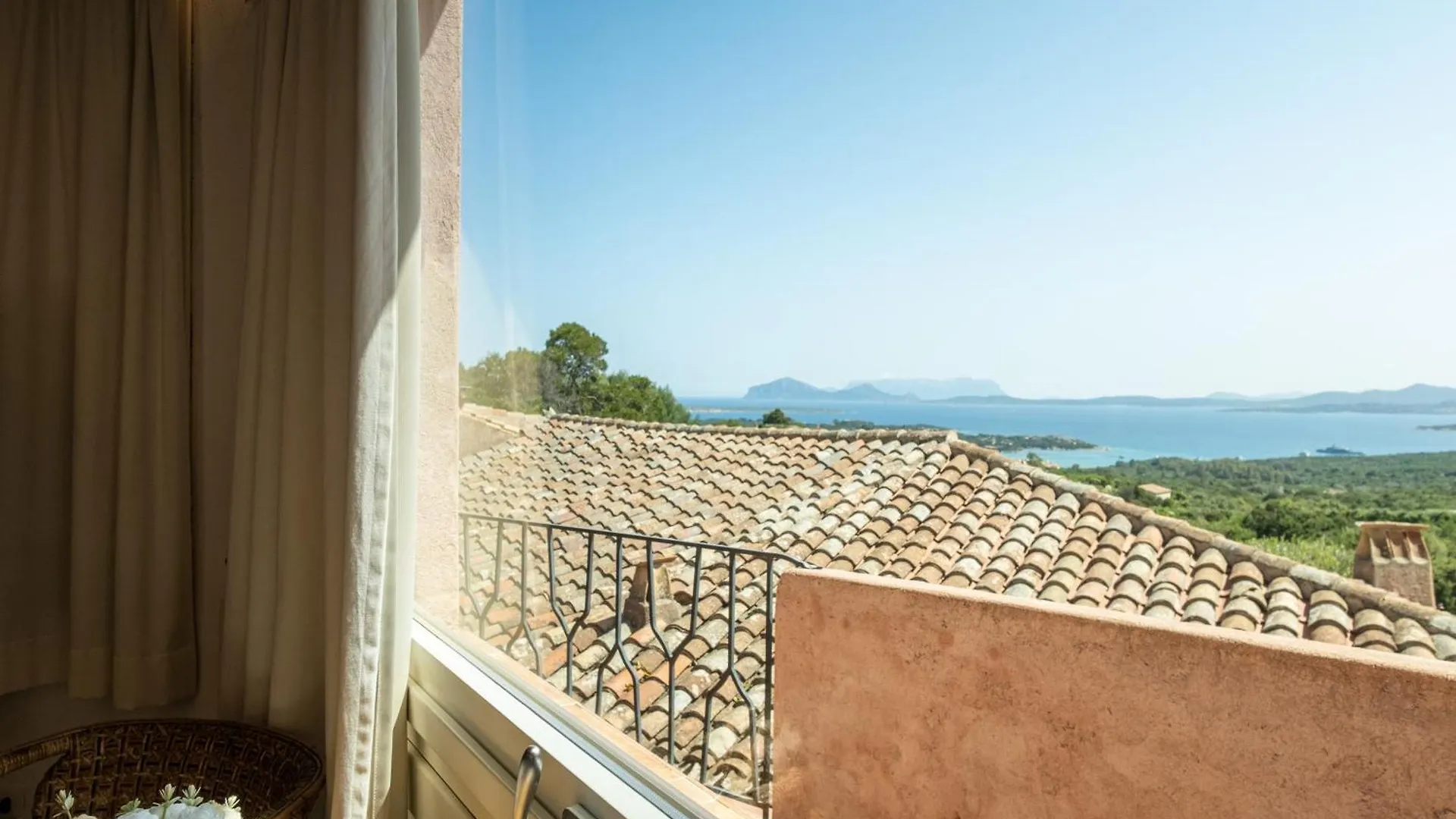 Cala Di Volpe Vista Mare E Piscina Villa Abbiadori