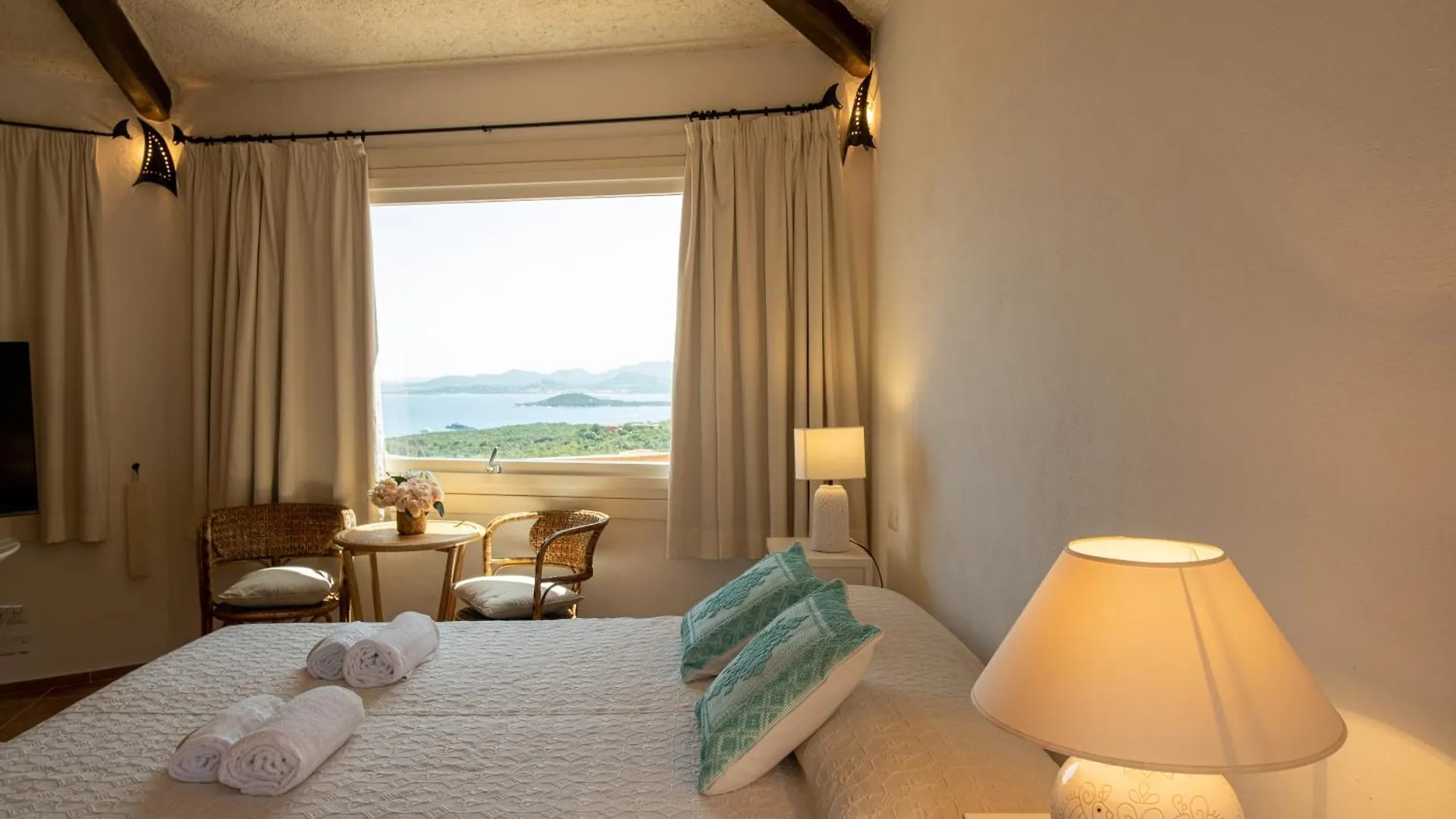 Cala Di Volpe Vista Mare E Piscina location