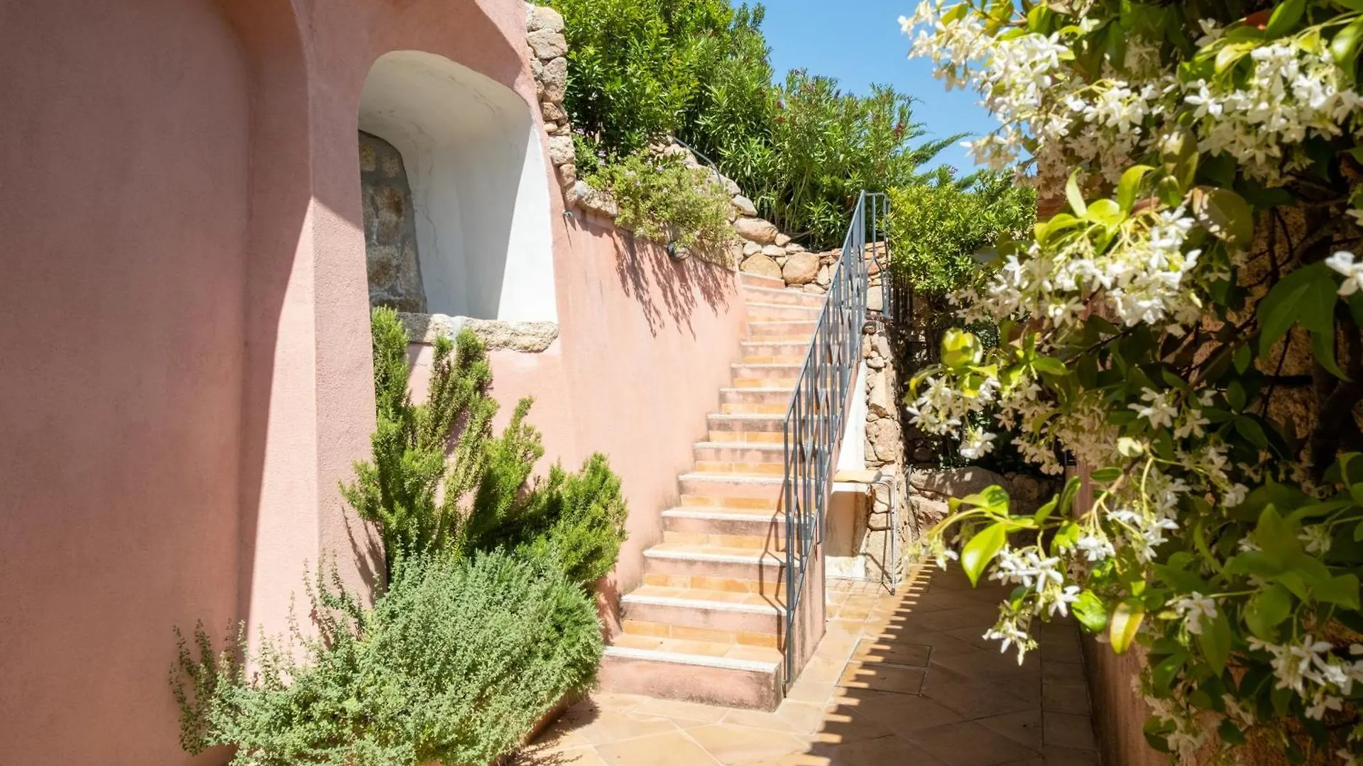 Cala Di Volpe Vista Mare E Piscina Villa Abbiadori